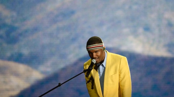 Watch frank ocean perform with a string orchestra