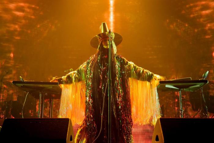 Best Erykah Badu Songs: 20 Essential Cuts From The Queen Of Neo-Soul Flying lotus see thru to u ft erykah badu