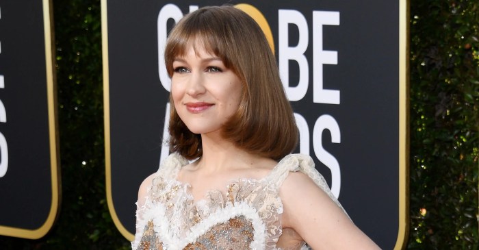 Joanna newsom brings funny faces to kimmel