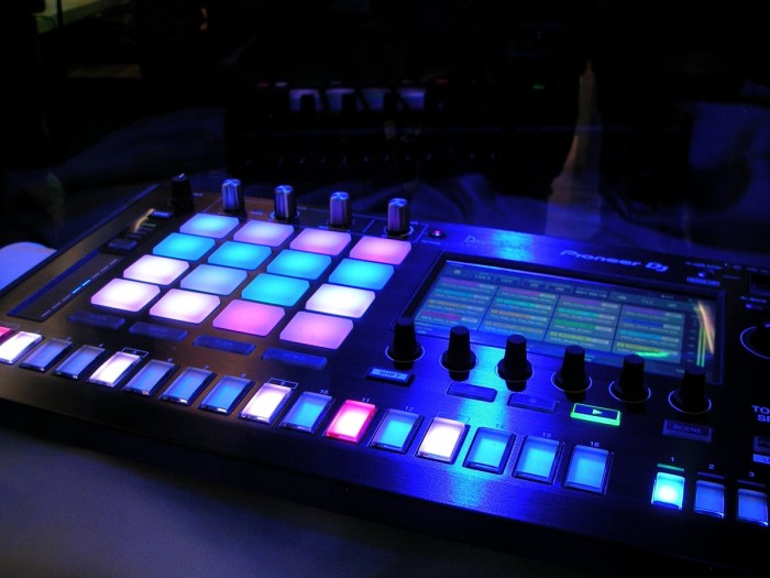 Dj spinns full pitchfork music festival set now available on pitchforktv
