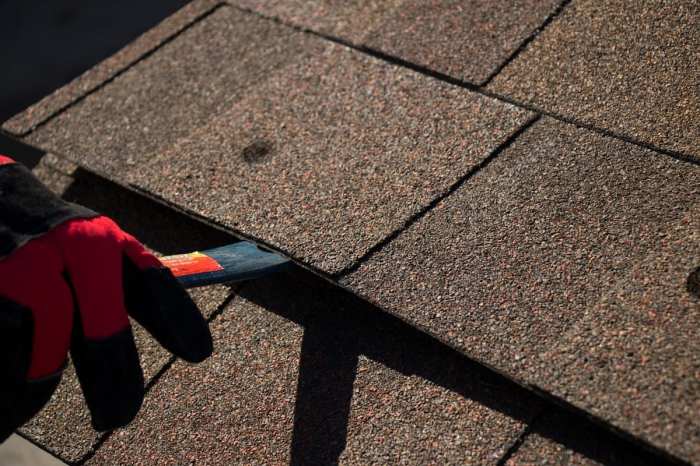 How to Replace Roof Shingles - Asphalt Shingle Roof Repair Tips - IKO Replace Damaged Roof Shingles