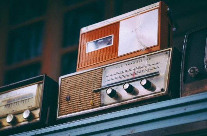 Pengertian Radio: Sejarah, Jenis-jenis, Cara Kerja dan Gelombang Radio The radio dept return with new album running out of love
