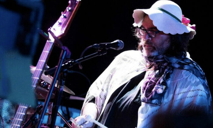 Yo La Tengo Dress in Drag at Nashville Show to Protest Tennessee’s Law ... Yo la tengo play nashville show in drag to protest tennessee bill