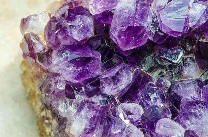 Gem, mineral, pebble, stone, aquamarine, green, geology, semi precious ... Test Hardness of a Mineral