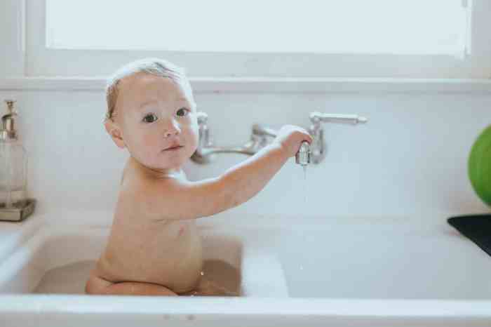 How To Shower With Baby - Tips To Co Shower 2024 Shower with a Baby
