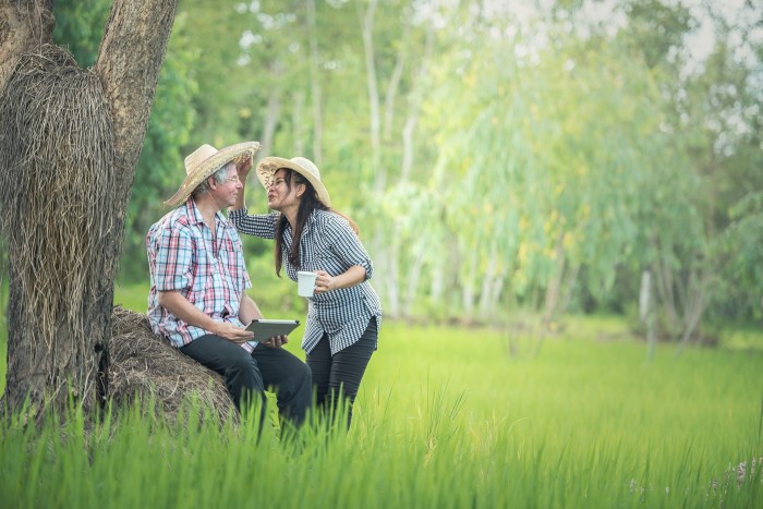6 Keys to Managing Your Friends Manage Friendship when in a Relationship