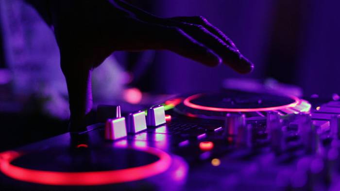 Dj spinns full pitchfork music festival set now available on pitchforktv