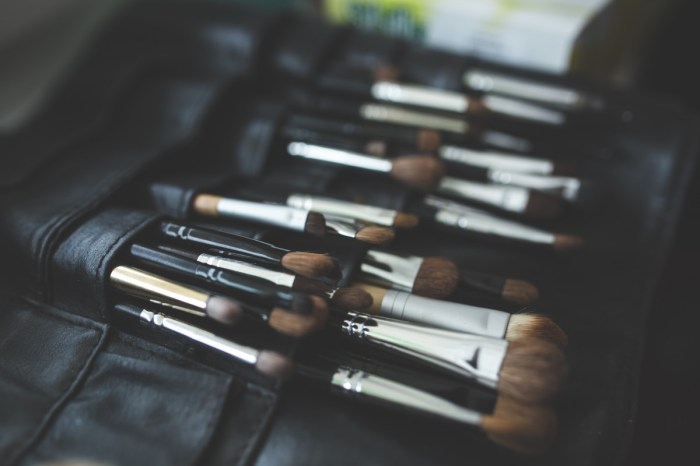 Fotos gratis : cepillo, herramienta, profesional, maquillaje, ojo ... Make a Positive Impact on the Lives of Others