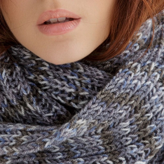 Women's Knit Infinity Scarf | Knit infinity scarf, Knitting women ... Knit an Infinity Scarf