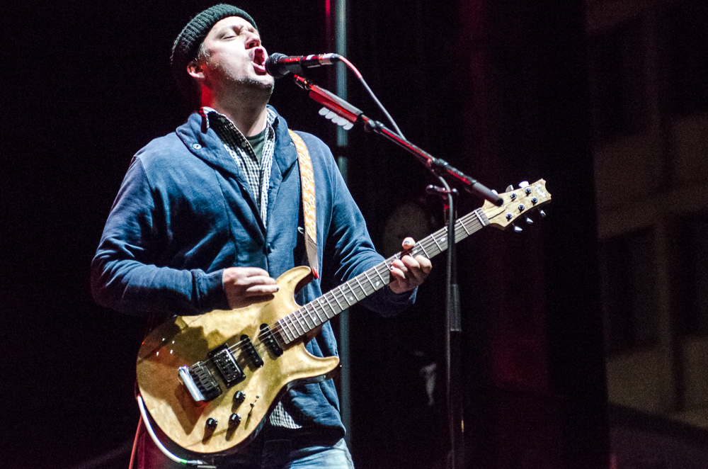 Modest Mouse announces 2014 North American tour Modest mouse perform pups to dust on seth meyers