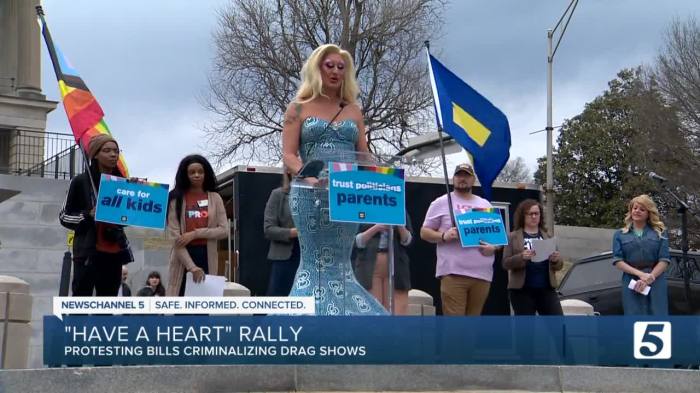Indie legends Yo La Tengo perform in drag to protest Tennessee’s drag ... Yo la tengo play nashville show in drag to protest tennessee bill