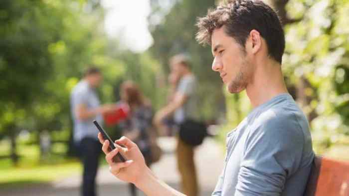 When to Text After the First Date (Right away or next day) How Often to Text After the First Date