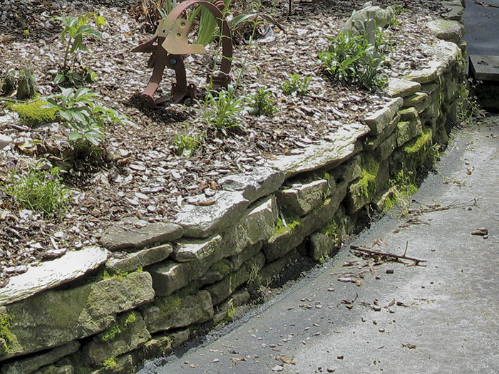 Alternative Building Construction : Second try at dry stack retaining wall Build a Dry Stack Retaining Rock Wall
